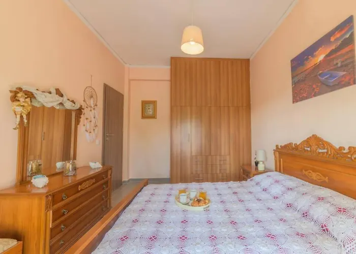 Bright Newly Renovated Apt Near Beach & Center+Ac