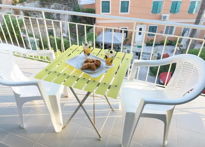 Bright Newly Renovated Apt Near Beach & Center+Ac