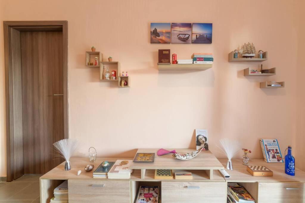 Bright Newly Renovated Near & Center+ac *
