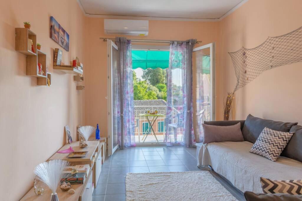 Bright Newly Renovated Near & Center+ac