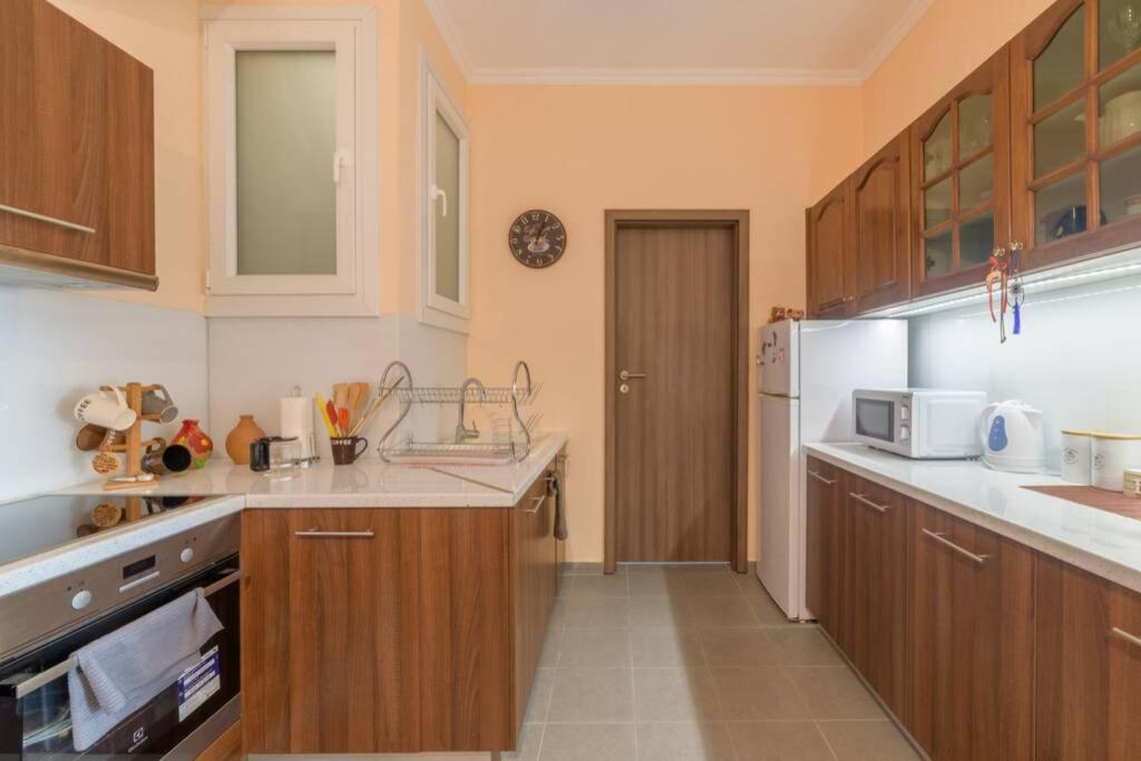 Bright Newly Renovated Near & Center+ac Apartment