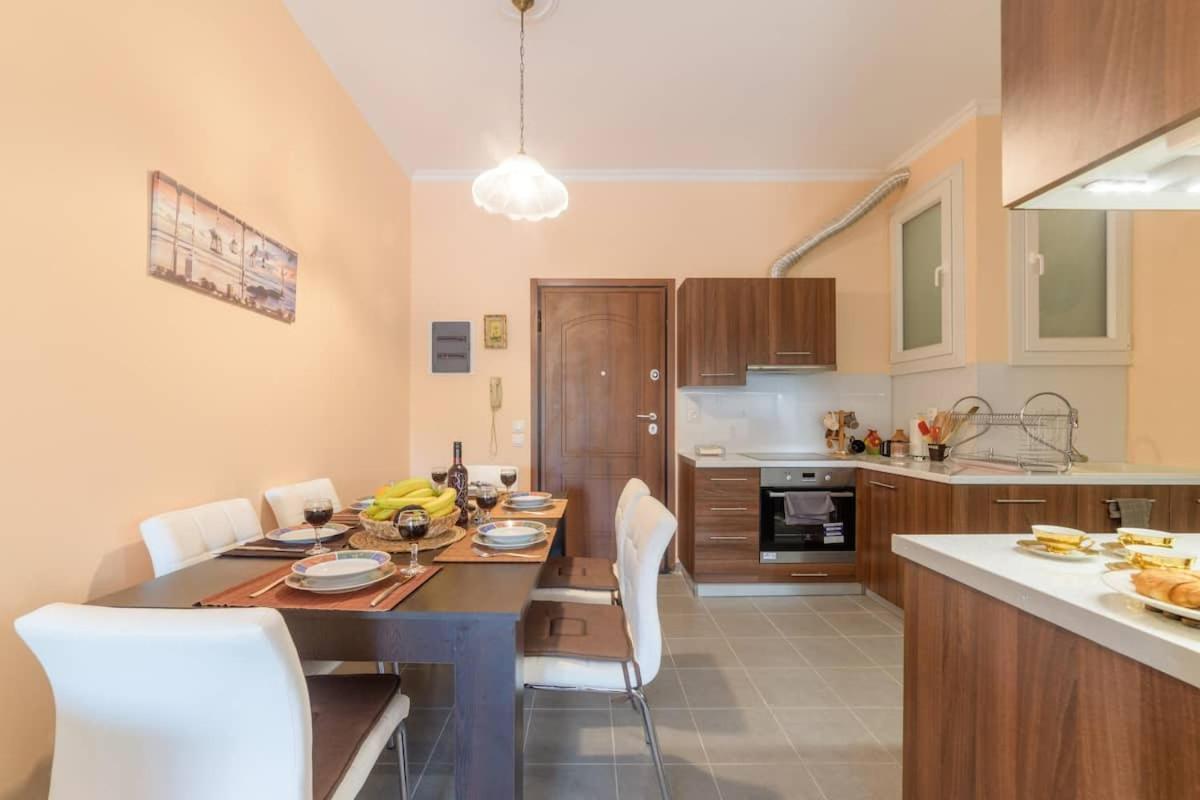 Bright Newly Renovated Near & Center+ac Apartment *