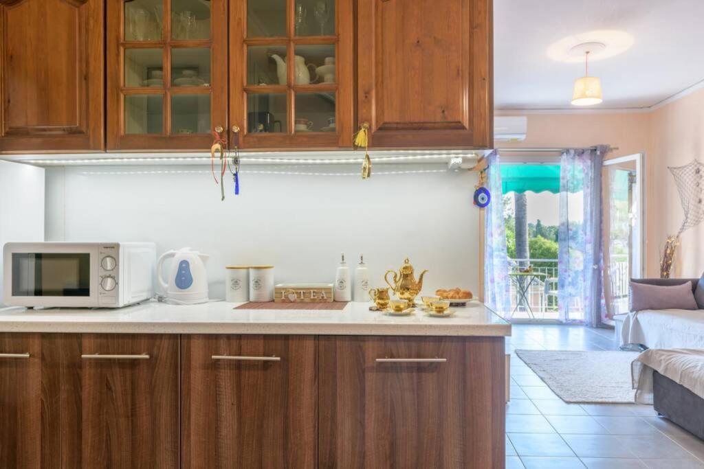 Bright Newly Renovated Near & Center+ac *