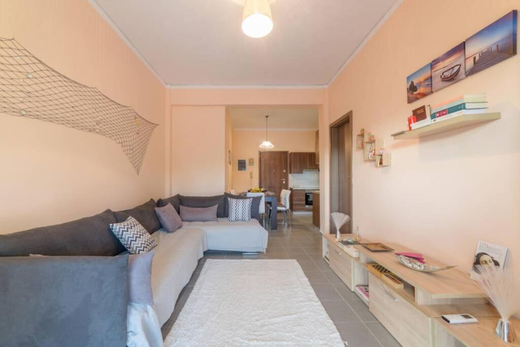 Bright Newly Renovated Near & Center+ac Apartment